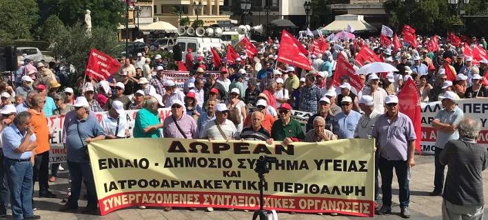 Κλειστή η Σταδίου- Πορεία διαμαρτυρίας των συνταξιούχων στο υπουργείο Οικονομικών